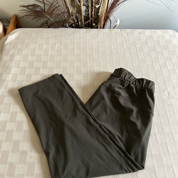 Lululemon On The Fly Crop 23” in Dark Olive - Picture 8 of 13